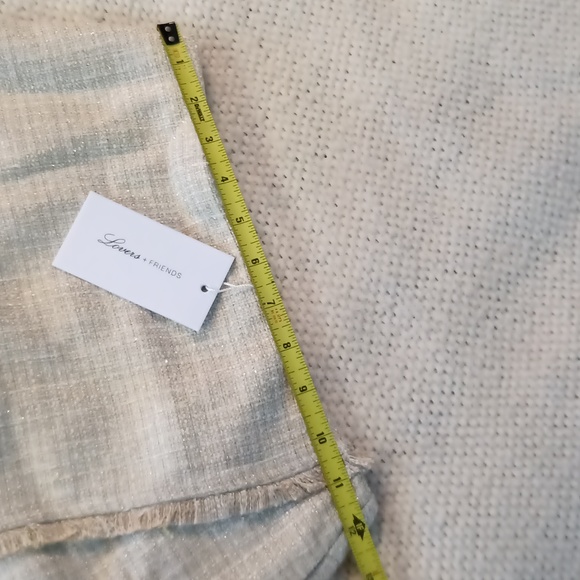 Lovers & Friends Skort textured with gold thread Pockets - Picture 9 of 10